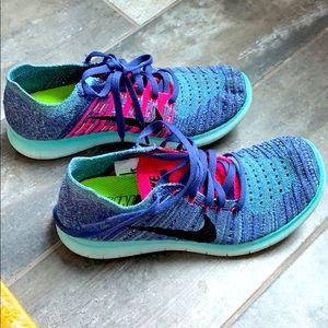 Nike flyknit women’s sneakers